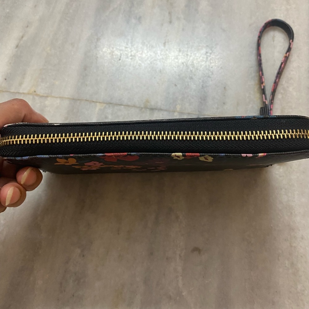 Brand new never used, steve madden bigger
size wrist wallet - Picture 4 of 13
